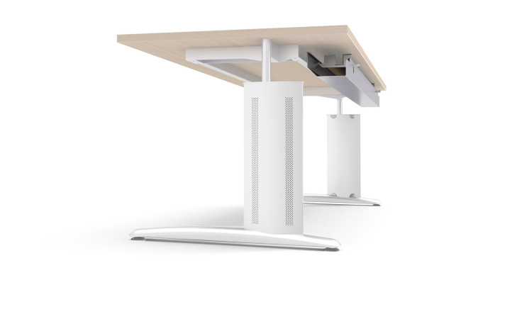 Schreibtisch seitlich von unten mit Kabelkanal