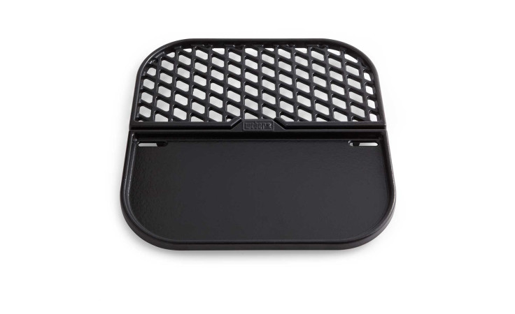 Anbratrost & Grillplatte von Weber für das Gourmet BBQ System, schwarz, ideal zum Grillen, von oben auf weißem Hintergrund.