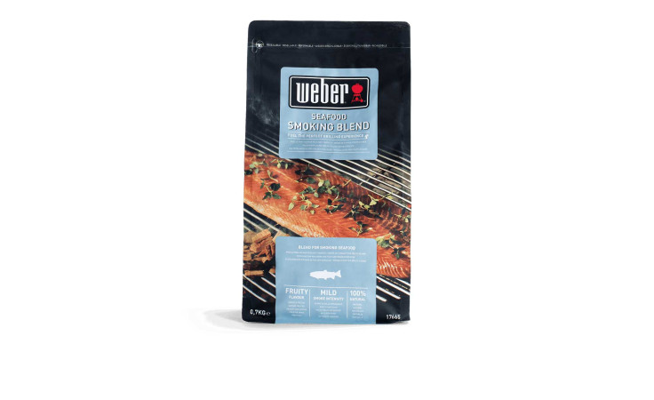 Weber Räucherchips Seafood in Kunststoffverpackung mit Bild von Lachs und Holzchips auf der Vorderseite.