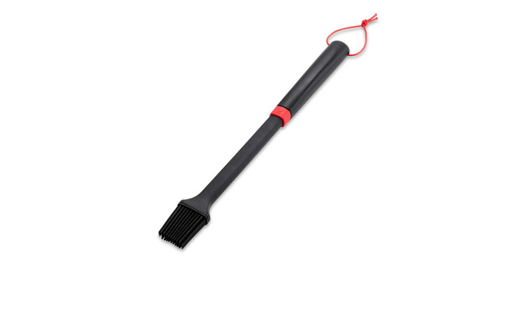 Der Weber Grillpinsel mit Silikonborsten ist schwarz mit langem Griff, rotem Band und roter Aufhängeschlaufe.