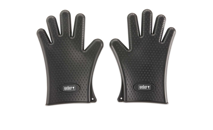 Ein Paar Weber Grillhandschuhe aus Silikon lebensmittelsicher auf weißem Hintergrund.