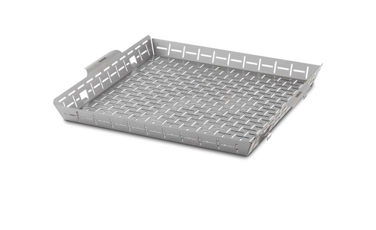 Der Weber Grillkorb CRAFTED hat geschlitzte Seiten und einen Netzboden für eine effiziente Wärmeverteilung.