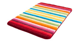 Der Badteppich Meusch von Kleine Wolke (70 x 120 cm) hat bunte Streifen auf weißem Synthetikfaser-Hintergrund.