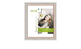 Holz-Bilderrahmen Derby 24 x 30 cm mit einem silbernen Rahmen mit brauner Absetzung und transparenten Glas.