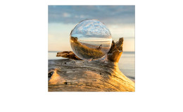 Glasbild Drop on Wood 50 x 50 cm, Glaskugel am Strand
