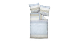 Hellblaue Satin-Bettwäsche 135x200 cm Kreideblau Set mit zwei Kopfkissen und dezentem OCEAN auf dem Bettbezug.