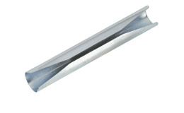 Der Rohrverbinder 20 mm ist eine silberfarbene Stahlspleißmuffe mit offener Naht, ideal zum Verbinden von elektrischen Leitungen.