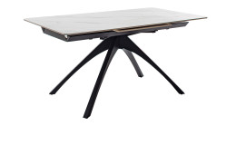 Esstisch Cannes mit einer Tischplatte in Creme marmoriert aus Keramik und einem Metallgestell in Schwarz. Schräge Seitenansicht