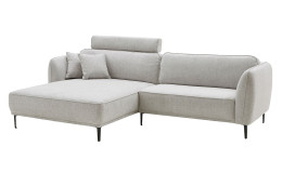 Wohnlandschaft Ceylon in einem silbernen Bezugsstoff mit schwarzen Füßen.