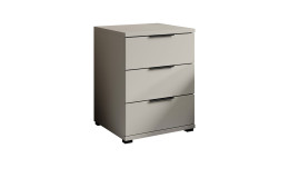 Nachttisch Svenja 2 in der Farbe Kaschmir. 3 Schubkästen mit schwarzen Kunststoffgriffen. Schräg abgebildet.