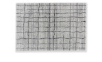Astra Teppich Savona 160x230 cm mit unregelmäßigem schwarzem Gittermuster vor weißem Hintergrund von oben.