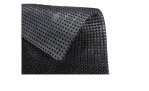 Nahaufnahme von Astra Fußmatte Season 40 x 60 cm, Anthrazitgewebe mit perforiertem Polyethylenrand auf weißem Hintergrund.