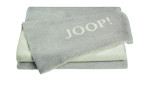 JOOP! Wohndecke Uni-Doubleface 150x200 cm aus grauer Baumwolle mit weißem Logo und dekorativer Kettelnaht.