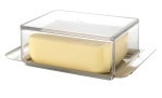 Ein Stück Butter in der GEFU Butterdose Brunch mit Metallschale und transparentem Deckel.