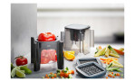GEFU Obst- und Gemüseschneider Tricut mit Tomate, gehacktem Gemüse und Wechselklingen auf der Theke.