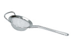 Das GEFU Teesieb Passo 7,5 cm ist ein silbernes Metallsieb mit Griffen, ideal zum Sieben oder Abtropfen von Lebensmitteln.