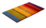 Badteppich Summertime 65 x 115 cm aus Synthetikfaser mit bunten horizontalen Streifen und montiertem Finish.