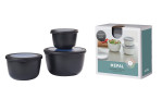 Drei schwarze Multischüsseln mit Deckeln neben einer Mepal Cirqula-Box, passend zum 3-tlg. Mepal-Set.