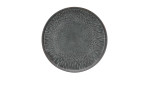 Eine runde Creatable Gourmetplatte Uno 33 cm in grauem Steingut mit einem strukturierten, schuppenartigen Muster, Ansicht von oben.