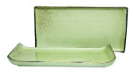 Zwei Creatable Servierplatten Nature 33x16,5 cm, grün, rechteckig mit dunklen Kanten. Stilvoll und gesprenkelt.