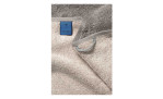 Nahaufnahme von Joop Duschtuch Classic (80x150 cm) in Beige und Grau mit blauem Etikett, hergestellt aus hochwertiger Naturfaser.