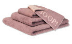 Ein gefaltetes mauvefarbenes JOOP! Duschtuch Classic 80 x 150 cm, oben mit großem Joop-Logo.