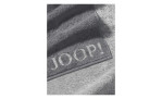 Nahaufnahme des JOOP! Gästehandtuch Classic 30x50 cm in Anthrazit mit gesticktem weißem Joop-Logo in der Ecke.