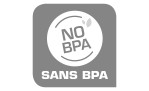 Kreisförmiges graues Symbol mit NO BPA, Text "SANS BPA", Blattdetail; auf weißem Kunststoff. Emsa Starter-Set Micro Familie 3tlg.