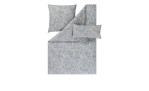 Estella Mako-Satin-Bettwäsche Diana 135 x 200 cm in blau-grauem Paisley, von oben gesehen mit Bettdecke und Kissenbezug.