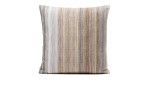 Ambiente Trendlife Kissenhülle Pina Colada 40x40 cm mit beige, braun, grau gestreiftem Muster auf weißem Synthetikstoff.