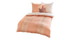 Satin-Bettwäsche Ikone 135 x 200 cm in Pfirsich und Weiß mit Blattmuster, inklusive Kissen und Bettbezug.