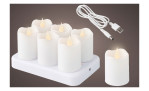 Sechs weiße flammenlose LED-Kerzen (LED-Teelicht 6er) mit Ladestation, einer zusätzlichen Kerze und einem USB-Kabel.