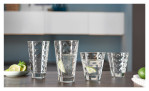 Vier Leonardo Longdrinkbecher Optic 300 ml mit Wasser und Limette bringen Stil auf die Küchentheke.