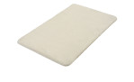 Der Kleine Wolke Badteppich Cony ist eine beige, weiche Synthetikfasermatte, 70 x 120 cm, mit abgerundeten Ecken.