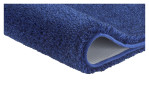 Badteppich Relax umgeschlagen in der Farbe Atlantikblau.