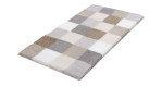 Badteppich Caro mit einem Karierten Muster mit den Farben Grau, Beige, Braun und Weiß. Mit den Maßen von 60 x 105 cm. 
