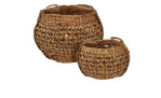 Zwei runde Seegras-Körbe in Naturbraun mit Henkeln und Mustern, einer 33x23 cm, einer kleiner.