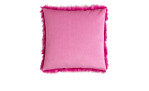 Quadratische rosa Kissenhülle Cuddly 50 x 50 cm mit synthetischem Bezug und pelzigem hellrosa Rand, auf weißem Hintergrund.