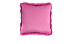 Quadratische rosa Kissenhülle Cuddly 40 x 40 cm mit flauschigen Synthetikfaser-Rändern auf weißem Hintergrund.