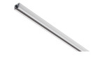 Eine einzelne Schiene URail 200 cm silberne LED Leuchte, diagonal auf weiß montiert. Leuchtmittel inklusive.