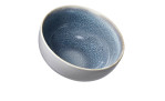 Die Schale Skagen 15 cm von Ritzenhoff & Breker hat eine glatte weiße Außenseite und eine strukturierte blaue Innenseite.
