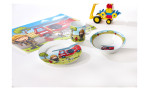 Ritzenhoff Kinderset Bernie 3tlg: Porzellan-Set mit Feuerwehrmotiven, mehrfarbig, neben gelbem Spielzeugauto.