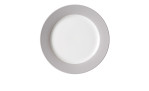 Der Ritzenhoff & Breker Speiseteller Doppio 27 cm ist ein runder Weiß Porzellan Teller mit einem breiten Grau Rand, abgebildet auf Weiß.