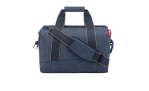 Reisenthel Reisetasche Allrounder M in Herringbone Dark Blue aus recyceltem Polyester mit Dualgriffen und Schulterriemen.