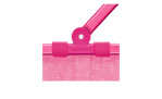 Nahaufnahme eines rosafarbenen Griffs am Reisenthel Einkaufskorb Carrybag, der aus dem recycelten Polyestergewebe Twist Pink besteht.