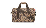 Reisenthel Reisetasche Allrounder L aus hochwertigem Polyester mit braunen Henkeln und verstellbarem Gurt.