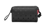 Reisenthel Kulturtasche Travelcosmetic: schwarze Reißverschlusstasche mit glänzenden Punkten, Handgelenkschlaufe und rotem Seitenanhänger.