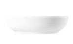 Die Seltmann Foodbowl Schüssel Beat 25 cm ist eine weiße Schüssel mit dezenten horizontalen Rillen, die auf weißem Hintergrund abgebildet sind.