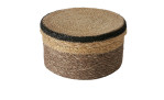 Korb Babou Klein: Runder, mehrfarbiger Korb aus Naturmaterial mit Deckel, 16 cm Ø, Braun-Beige auf weißem Hintergrund.