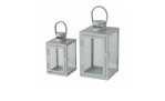Zwei Laternen von Laterne Arana, 18,2 cm, aus Metall und Glas, klein und groß, mit Griffen oben, nebeneinander gestellt.